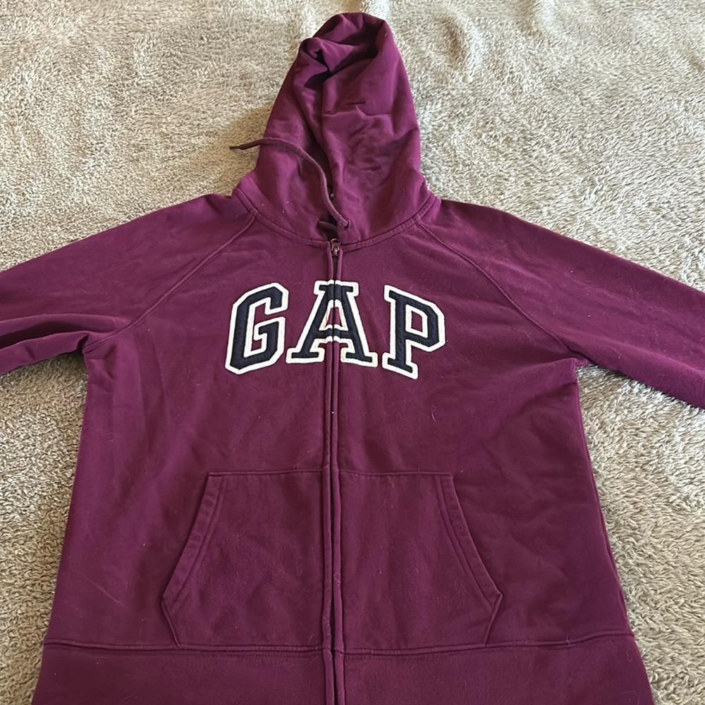 A woman’s gap logo hooded hood full zip up